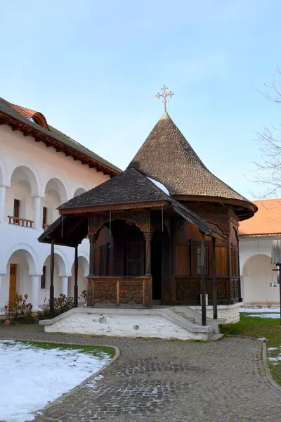 Monasterio Sambata, un monasterio ortodoxo rumano en Smbta de Sus, condado de Braov, en la región de Transilvania de Rumania —  Fotos de Stock