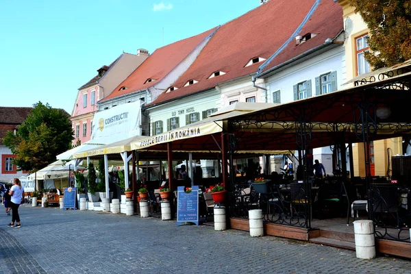 Plaza del Mercado. Paisaje urbano típico de la ciudad Sibiu, Transilvania — Foto de Stock