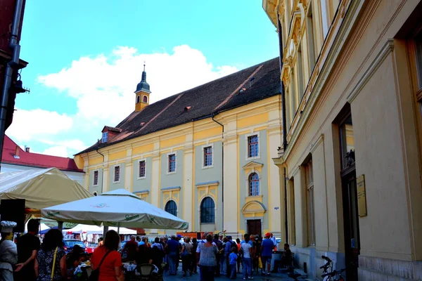 Marktplatz. typische Stadtlandschaft in der Stadt Sibiu, Transsilvanien — Stockfoto