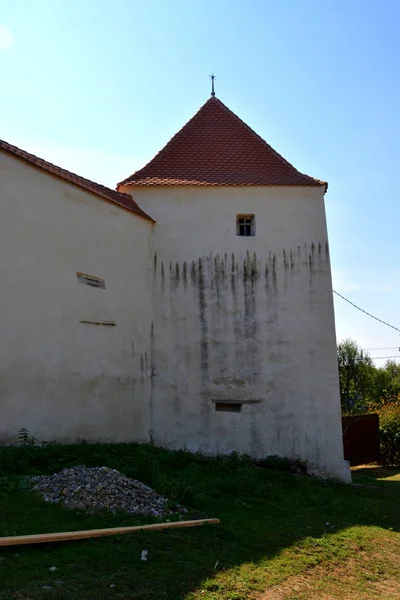 Крепость средневековой саксонской церкви в Дирджиу, Трансильвания — стоковое фото