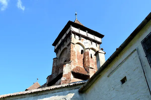 Befästa medeltida kyrkan i vingården Valley, Transsylvanien — Stockfoto