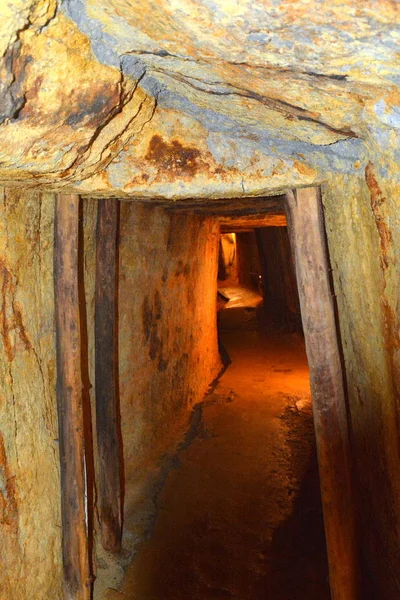 Gold - old roman tunnel in gold mine Rosia Montana, Transylvania — Stock Photo, Image