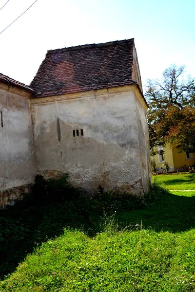 Iglesia medieval fortificada en Vineyard Valley, Transilvania — Foto de Stock
