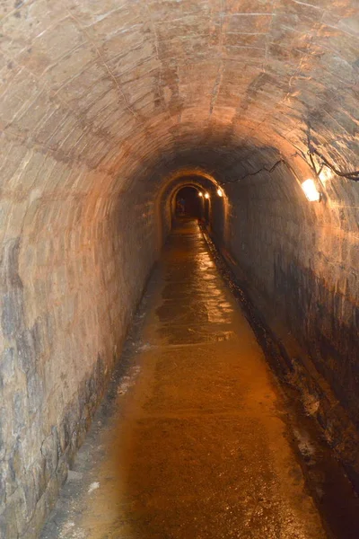 黄金-老罗马隧道在金矿 rosia 蒙大拿州, 特兰西瓦尼亚 — 图库照片