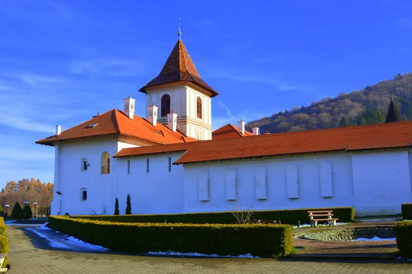 Klooster Sambata is een Roemeens-Orthodox klooster in Smbta de Sus, Braov County — Stockfoto