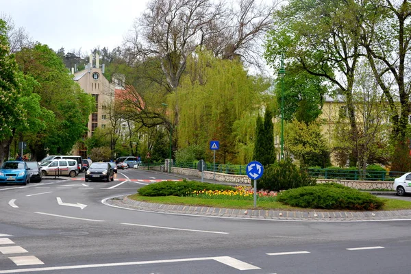 Τυπικό αστικό τοπίο της πόλης Brasov, Τρανσυλβανία, σε μια βροχερή ημέρα — Φωτογραφία Αρχείου