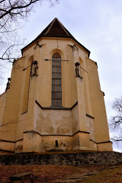 Alte mittelalterliche sächsische lutherische Kirche in Sighisoara, Transsilvanien, Rumänien — Stockfoto