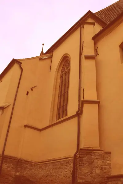 Velha igreja luterana medieval de Sighisoara, Transilvânia, Romênia — Fotografia de Stock