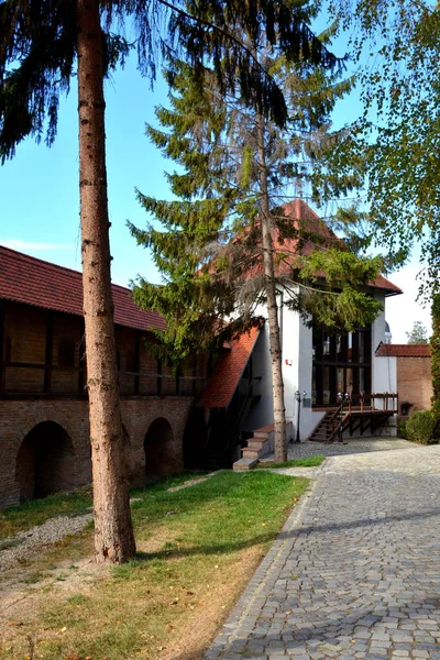 Una fortaleza medieval. Paisaje urbano típico en la ciudad rumana Targu Mures, Transilvania, Rumania —  Fotos de Stock