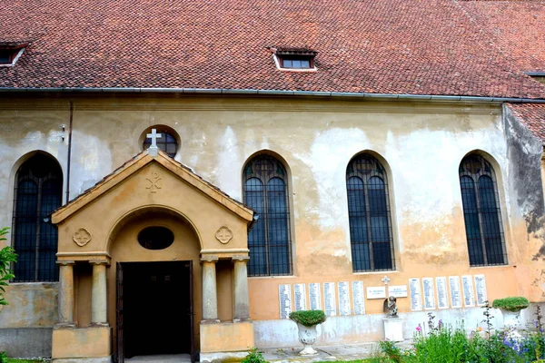 Igreja medieval fortificada do saxão Codlea, a maior da região histórica de Burzenland, Transilvânia, Romênia . — Fotografia de Stock