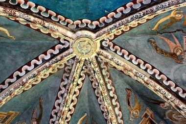 Köyün Malancrav, Transilvanya, Romanya müstahkem Ortaçağ kilise olağandışı simgeleri.