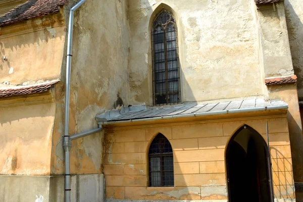 Versterkte middeleeuwse Saksische kerk Codlea, de grootste in de historische regio van Burzenland, Transsylvanië, Roemenië. — Stockfoto