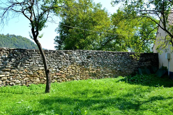 Courtyard of the fortified medieval church in the village Malancrav, Transylvania. — Stock Photo, Image