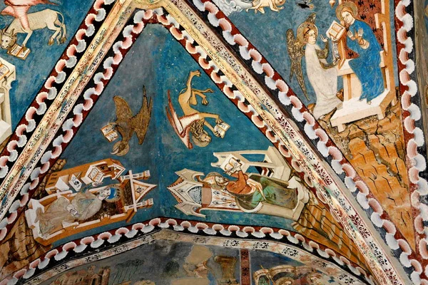 Köyün Malancrav, Transilvanya, Romanya müstahkem Ortaçağ kilise olağandışı simgeleri.