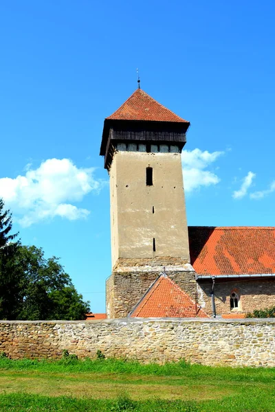 Iglesia medieval fortificada en el pueblo Malancrav, Transilvania . —  Fotos de Stock