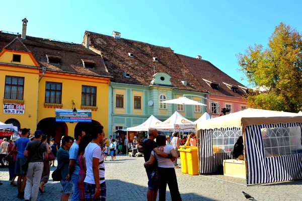 Typisch stedelijke landschap in de stad Sighisoara, Transsylvanië, Roemenië — Stockfoto