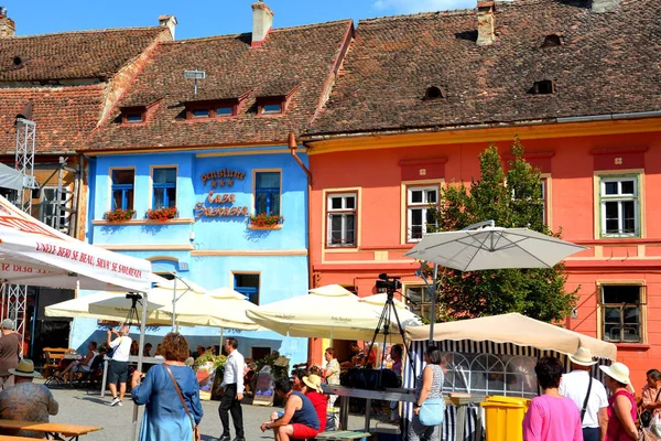 Paesaggio urbano tipico della città Sighisoara, Transilvania, Romania — Foto Stock