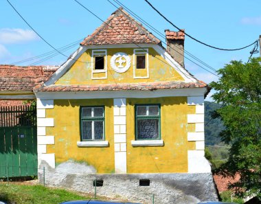 Köyün Crit-Kreutz, Transilvanya tipik evde. 13. yüzyılda bir Sakson kilise için nadir bir tek-NEF Romanesk kilise inşa köylüler başladı.