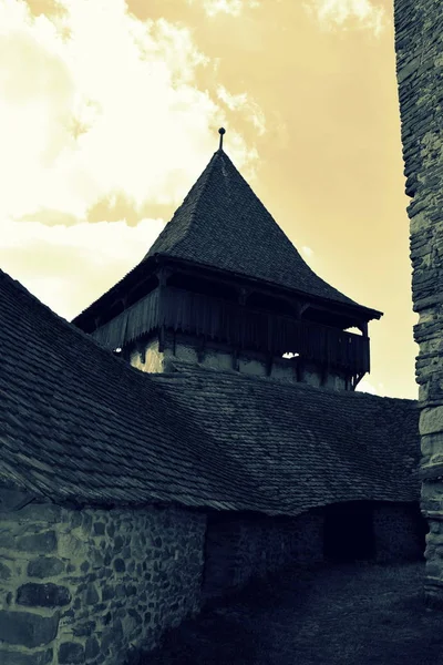 Igreja de saxão medieval fortificada na aldeia Viscri, Transilvânia, Roménia — Fotografia de Stock