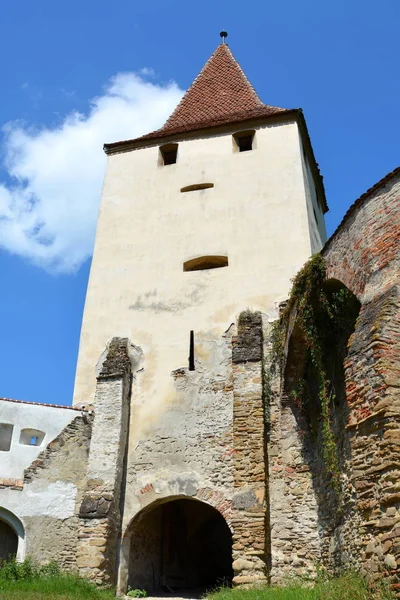 Укреплённая средневековая саксонская церковь Биртан, Трансильвания . — стоковое фото