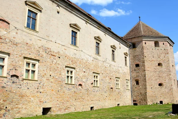 Middeleeuwse vesting Fagaras, Transsylvanië. Museum van het Fort. — Stockfoto