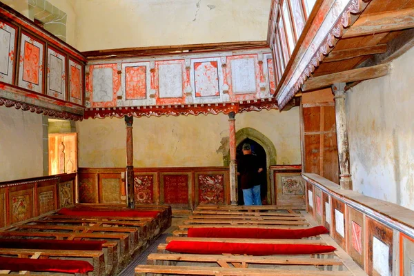 Dentro da igreja medieval fortificada do saxon na vila Viscri, Transilvânia, Romênia — Fotografia de Stock