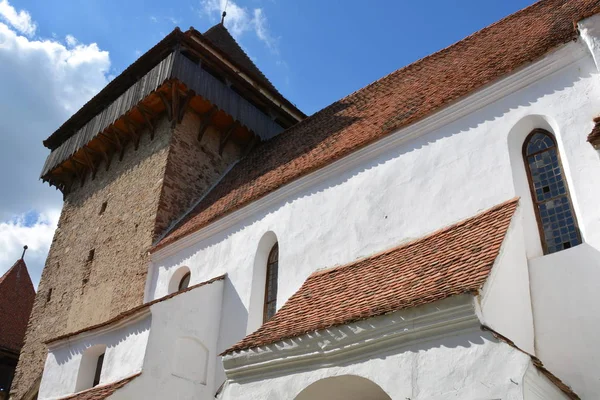 Versterkte middeleeuwse Saksische kerk in het dorp Viscri, Transsylvanië, Roemenië — Stockfoto