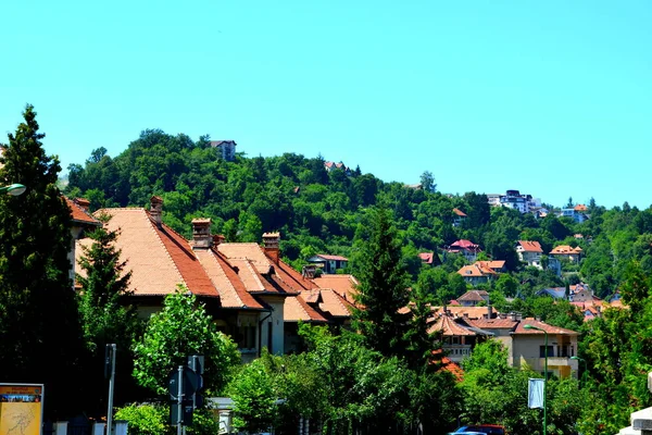 Tipikus városi táj, a város Brassó, Transylvania — Stock Fotó