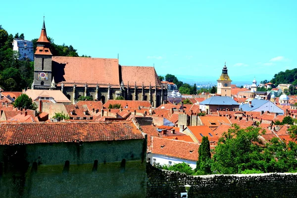 Tipikus városi táj, a város Brassó, Transylvania — Stock Fotó