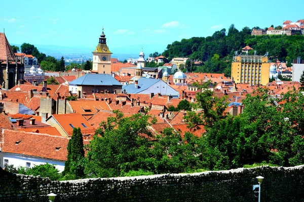 Типичный городской пейзаж города Брашов, Трансильвания — стоковое фото