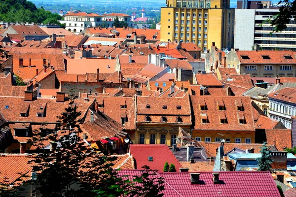 Paesaggio urbano tipico della città Brasov, Transilvania — Foto Stock