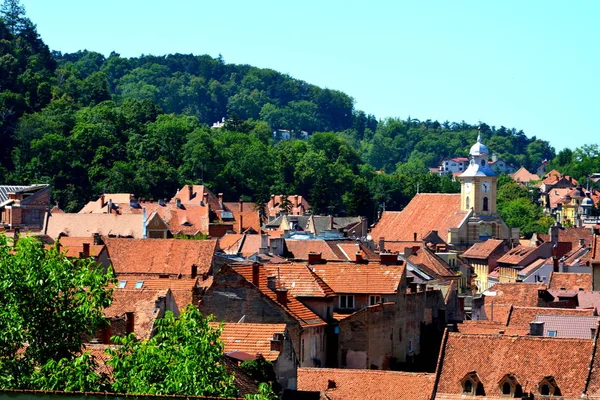 Tetők. Tipikus városi táj, a város Brassó, Transylvania — Stock Fotó