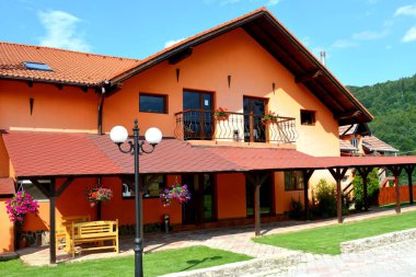 Tipik köylü evi, avlu, Bahçe ve çiçek Köyü Sacele