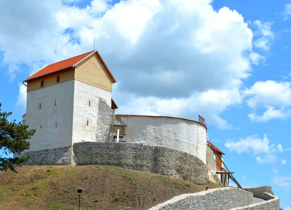 Középkori teutonic fortress Feldioara faluban — Stock Fotó