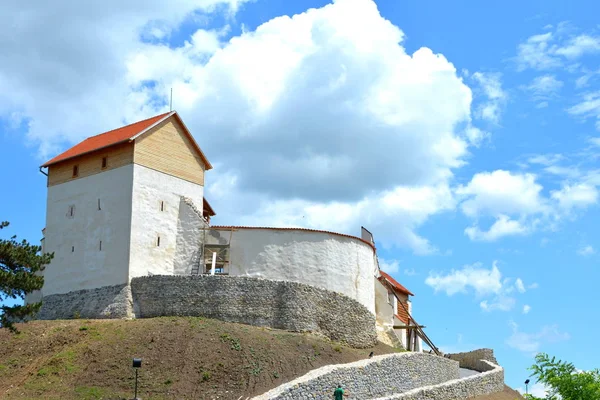 Középkori teutonic fortress Feldioara faluban — Stock Fotó