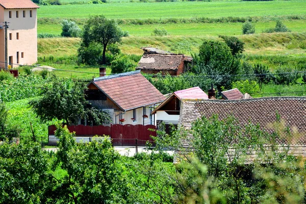 Luchtfoto van het dorp Feldioara, Transsylvanië — Stockfoto