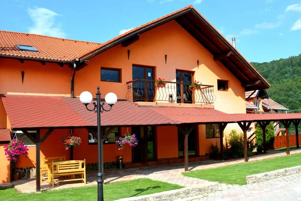 Tipik köylü evi, avlu, Bahçe ve çiçek Köyü Sacele