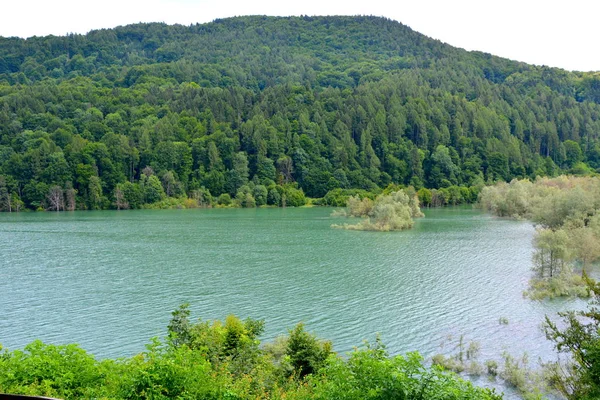 Waduk air untuk kota Brasov di sungai Tarlung — Stok Foto