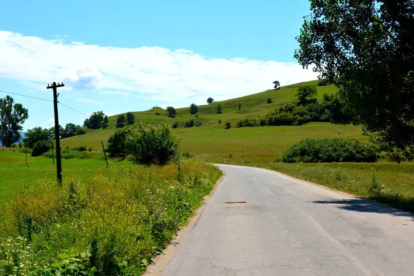 Paisagem rural típica nas planícies da Transilvânia, Roménia — Fotografia de Stock