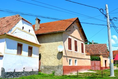 Tipik evleri Sakson Köyü Ungra, Transilvanya, Romanya