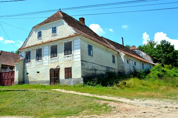 Typické domy v Saské obci Ungra, Sedmihradsko, Rumunsko — Stock fotografie