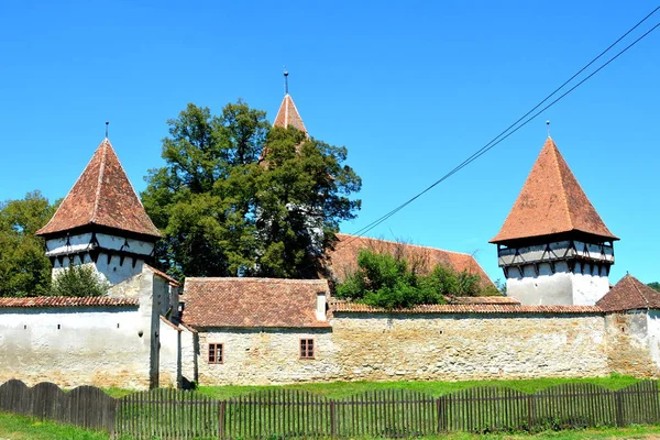Iglesia medieval fortificada de Saxon en Cincsor-Kleinschenk, condado de Sibiu, Transilvania, Rumania —  Fotos de Stock