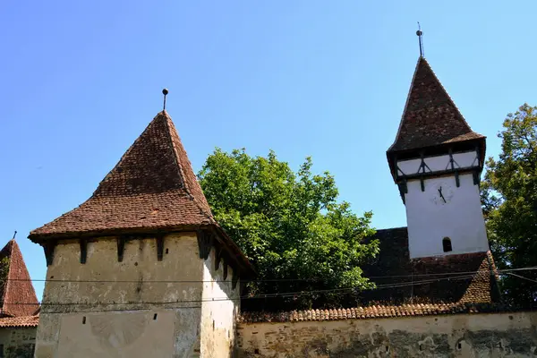 Iglesia medieval fortificada de Saxon en Cincsor-Kleinschenk, condado de Sibiu, Transilvania, Rumania —  Fotos de Stock