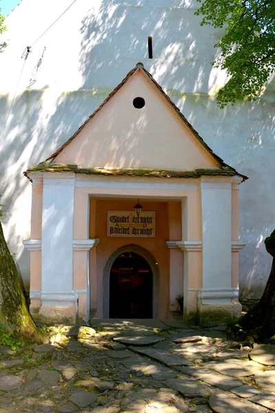 Igreja de saxão medieval fortificada em Cincsor-Kleinschenk, condado de Sibiu, Transilvânia, Roménia — Fotografia de Stock