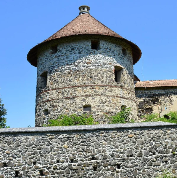 Reconstrucción fantástica de un palacio medieval en el pueblo de Racos, Transilvania . —  Fotos de Stock