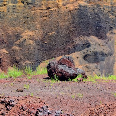 Kırmızı scorea Rock Racos, Transilvanya, Romanya'nın terk edilmiş kariyer