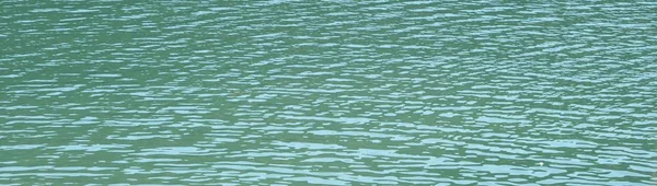 Smaragd tó egy elhagyott római karrier Racos, Erdély, Románia — Stock Fotó