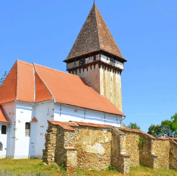 Ufortyfikowanego średniowiecznego saksońskiej Kościół ewangelicki w mieście Veseud, Zied, Transylwania, Rumunia — Zdjęcie stockowe