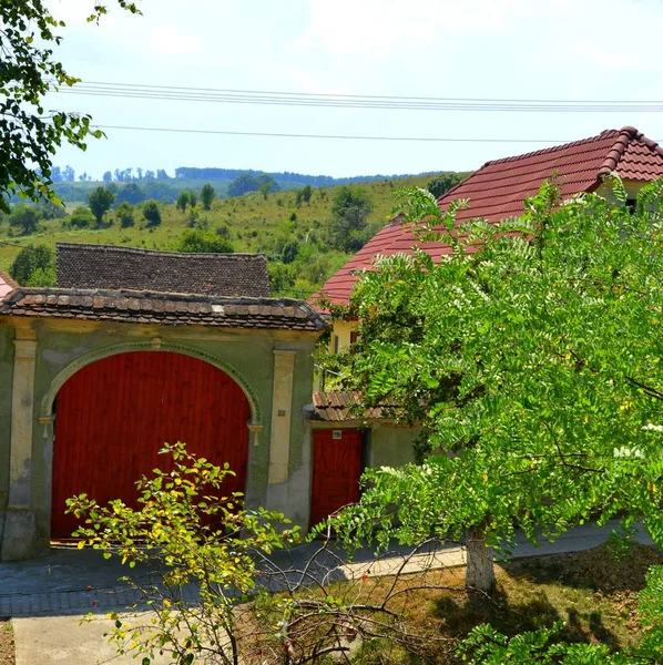 Paisaje rural típico en Veseud, Zied. Casas campesinas . —  Fotos de Stock