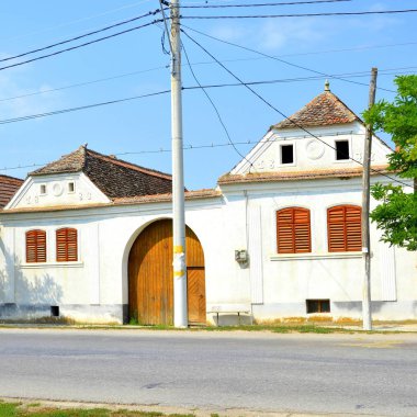 Tipik kırsal manzara ve köylü evlerde köyün Cata, Transilvanya, Romanya. 